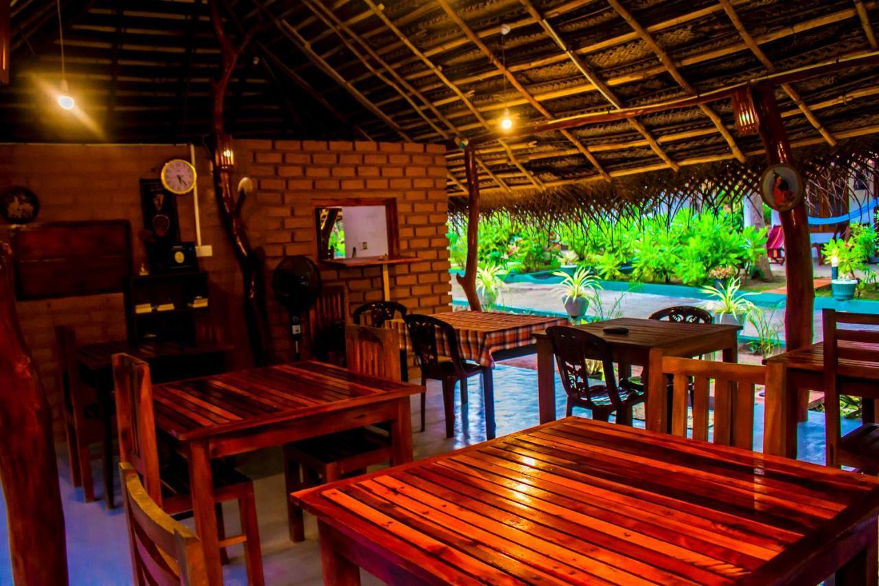 Star Light Cabanas & Restaurant Тангалла Экстерьер фото