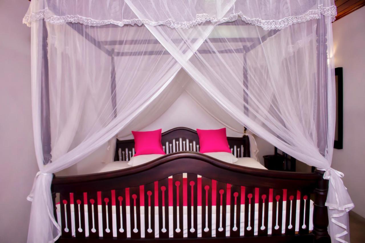 Star Light Cabanas & Restaurant Тангалла Экстерьер фото